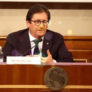 Michelino Davico quando era sottosegretario agli Interni a fianco di Maroni