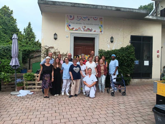 Peveragno, alla casa di riposo Don Peirone un murales realizzato dagli ospiti Peveragno, alla casa di riposo Don Peirone un murales realizzato dagli ospiti
