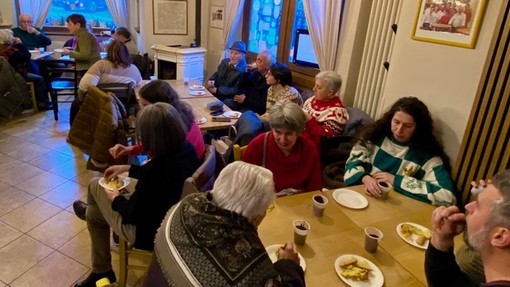 A Valcasotto la Vigilia profuma di comunità: torna la Merenda Natalizia
