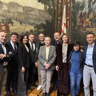 La sindaca Patrizia Manassero con la sua Giunta La sindaca Patrizia Manassero con la sua Giunta