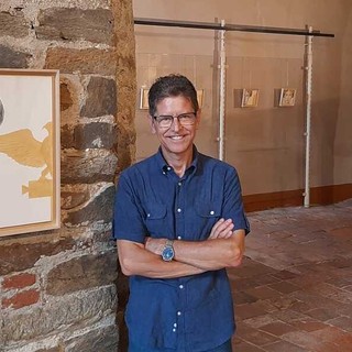 L'artista Franco Giletta con le sue opere in mostra a Manta L'artista Franco Giletta con le sue opere in mostra a Manta