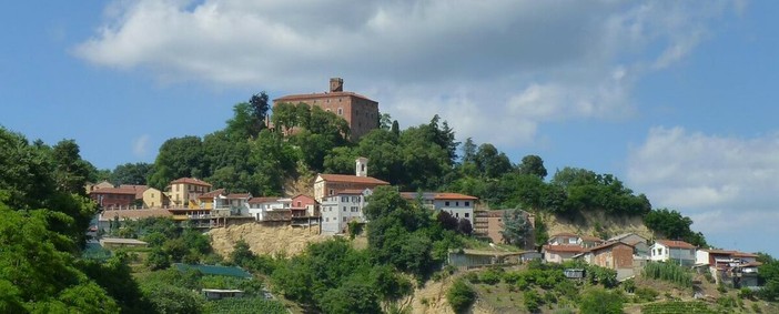 Il castello di Monteu Roero Il castello di Monteu Roero
