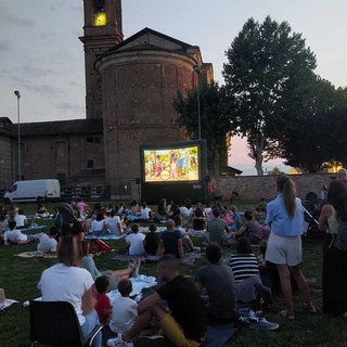 Marene, grande partecipazione all’oratorio per la cena benefica e il cinema sotto le stelle