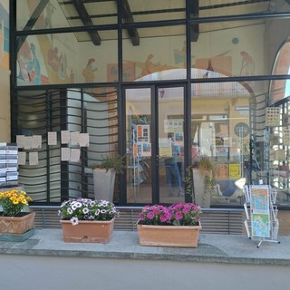 La Morra riscopre il suo volto: Ufficio turistico rinnovato e il murale di Assom restituito alla comunità