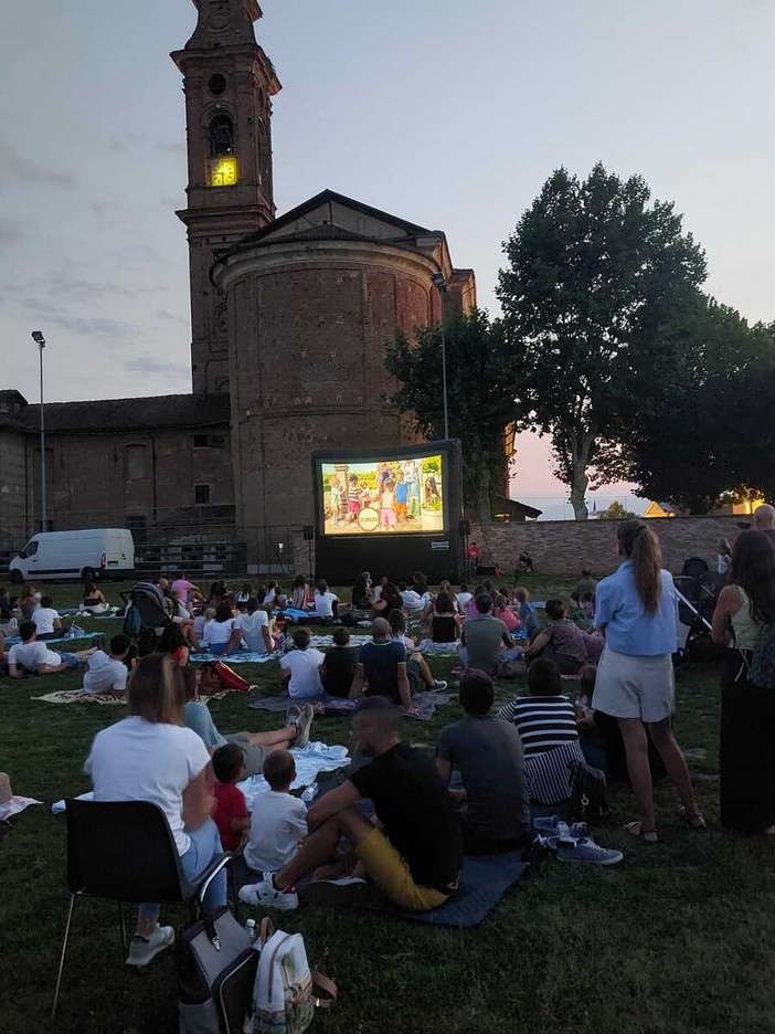 Marene, grande partecipazione all’oratorio per la cena benefica e il cinema sotto le stelle Marene, grande partecipazione all’oratorio per la cena benefica e il cinema sotto le stelle