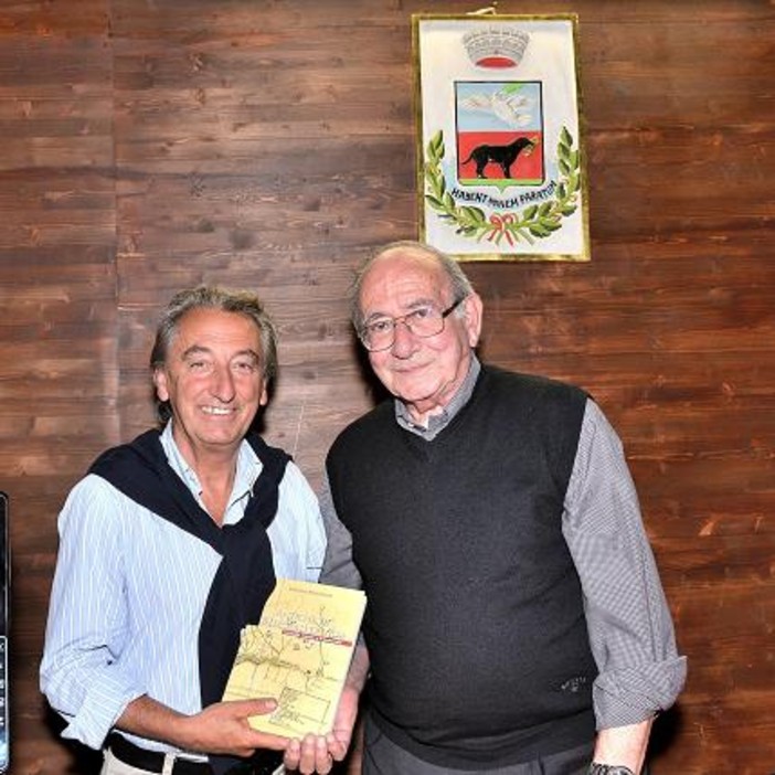Fausto Mulattieri, Sindaco di Pamparato, alla presentazione della preziosa ricerca di Don Michelotti, raccolta nel libro ”Antiche Vie nelle Valli di Vico”, sulle sconosciute Vie Marenche del Monregalese Fausto Mulattieri, Sindaco di Pamparato, alla presentazione della preziosa ricerca di Don Michelotti, raccolta nel libro ”Antiche Vie nelle Valli di Vico”, sulle sconosciute Vie Marenche del Monregalese