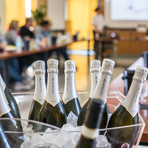 Vino nella Gdo in leggero calo, ma i brindisi aumentano: gli spumanti col segno positivo, metodo classico da record
