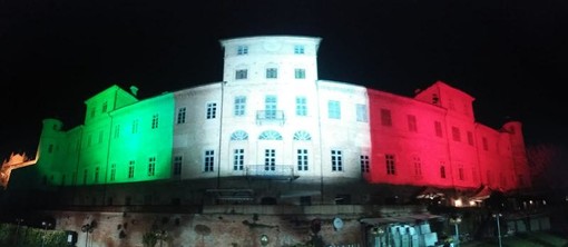 Egea illumina il castello di Magliano Alfieri con il tricolore
