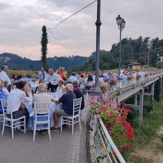 Tutto pronto a Montaldo Roero per la magica cena sul "Ponte dei Sapori" Tutto pronto a Montaldo Roero per la magica cena sul "Ponte dei Sapori"