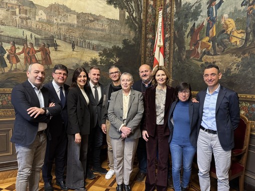 La sindaca Patrizia Manassero con la sua Giunta La sindaca Patrizia Manassero con la sua Giunta