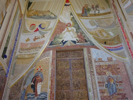 Il mosaico realizzato presso il Santuario della Madonna dei Fiori da padre Marko Ivan Rupnik