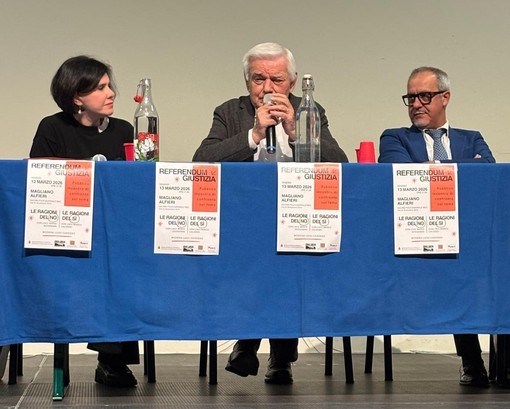 Il tavolo dei relatori Il tavolo dei relatori