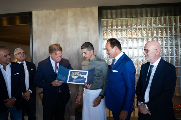 Serralunga d'Alba, Michelangelo Mammoliti è ambasciatore della Cucina Italiana Patrimonio dell'Unesco Serralunga d'Alba, Michelangelo Mammoliti è ambasciatore della Cucina Italiana Patrimonio dell'Unesco