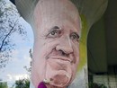 Il murale che celebra Papa Francesco