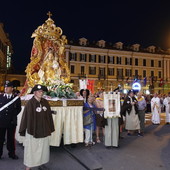 A Cuneo si celebra la Madonna del Carmine: nel pomeriggio l'Infiorata e la sera la processione