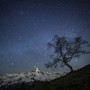 Il Monviso sotto un cielo stellato. Foto Domeian, CC BY-SA 4.0, Wikimedia Commons Il Monviso sotto un cielo stellato. Foto Domeian, CC BY-SA 4.0, Wikimedia Commons