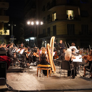 Orchestra Sinfonica di Sanremo, la quinta edizione di Musica nei Borghi dedicata a Lucio Dalla Orchestra Sinfonica di Sanremo, la quinta edizione di Musica nei Borghi dedicata a Lucio Dalla