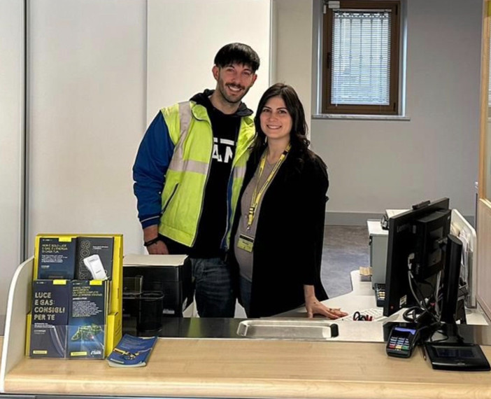 Un amore nato nel centro di distribuzione a Dronero: la storia di San Valentino di Poste Italiane Un amore nato nel centro di distribuzione a Dronero: la storia di San Valentino di Poste Italiane