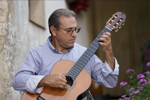 Cuneo: al Conservatorio il concerto del docente di chitarra Mario Gullo