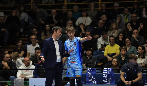 Matteo Battocchio con Matteo Bonomi durante la partita di Modena (Foto Beatrice Bramardi) Matteo Battocchio con Matteo Bonomi durante la partita di Modena (Foto Beatrice Bramardi)