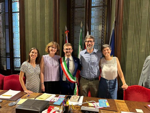 La consigliera Maria Cristina Galeasso (prima a sinistra) insieme all'assessora Donatella Croce, il sindaco Alberto Gatto e i consiglieri Fabio Tripaldi e Martina Amisano La consigliera Maria Cristina Galeasso (prima a sinistra) insieme all'assessora Donatella Croce, il sindaco Alberto Gatto e i consiglieri Fabio Tripaldi e Martina Amisano