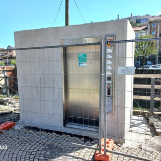 Mondovì, un bagno autopulente presto funzionante di fronte a piazza della Repubblica