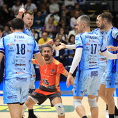 Cavaccini prova ad incitare i compagni, ma contro la battuta di Modena non c'è stato nulla da fare (Foto Bramardi)