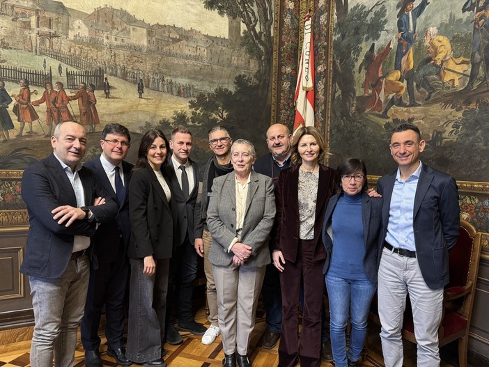 La sindaca Patrizia Manassero con la sua Giunta La sindaca Patrizia Manassero con la sua Giunta