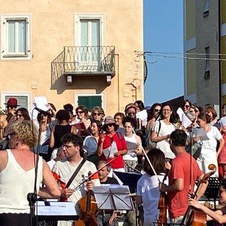 Cuneo rompe il silenzio: in piazza Boves la musica diventa voce di solidarietà per la Palestina