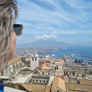 In foto una panoramica di Napoli, vista da Castel Sant'Elmo