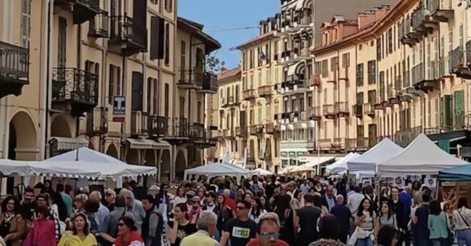 Una edizione di Negozi in strada a Saluzzo Una edizione di Negozi in strada a Saluzzo