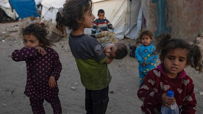 foto tratta da Avvenire: Bambini a Khan Yunis, nel sud della Striscia di Gaza /EPA/HAITHAM IMAD foto tratta da Avvenire: Bambini a Khan Yunis, nel sud della Striscia di Gaza /EPA/HAITHAM IMAD