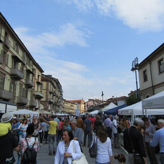 Saluzzo, domenica 17 maggio tutto pronto per “Negozi in Strada”