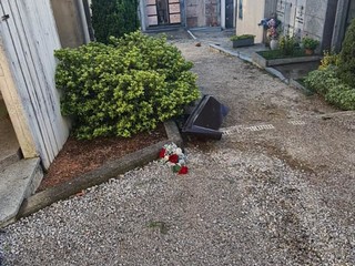 Treiso, danni al cimitero (immagine Facebook)