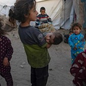 foto tratta da Avvenire: Bambini a Khan Yunis, nel sud della Striscia di Gaza /EPA/HAITHAM IMAD foto tratta da Avvenire: Bambini a Khan Yunis, nel sud della Striscia di Gaza /EPA/HAITHAM IMAD