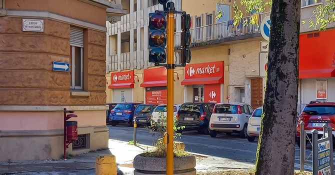 Il semaforo di corso IV Novembre è già dotato di fotored Il semaforo di corso IV Novembre è già dotato di fotored