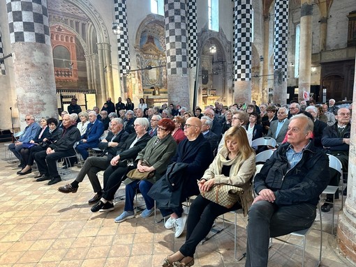 Alba, celebrate le nozze d’oro delle coppie albesi che si sono sposate nel 1976 Alba, celebrate le nozze d’oro delle coppie albesi che si sono sposate nel 1976