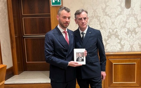 Nicola Cotti e Stefano De Carolis  con il libro dedicato a Chiaffredo Bergia