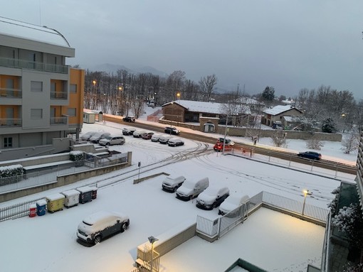 La situazione della nevicata in corso Francia, a Cuneo