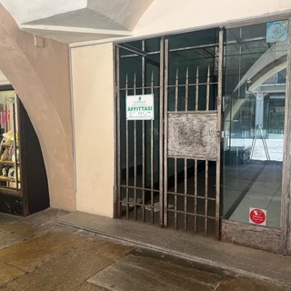 Vetrine sfitte in via Roma a Cuneo