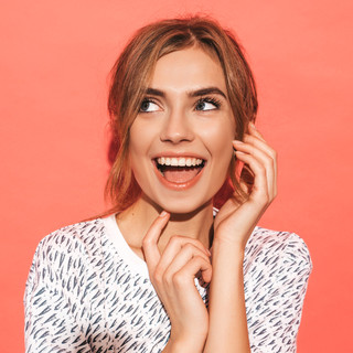 Ortodonzia per adulti: perché sempre più over 25 scelgono gli apparecchi trasparenti