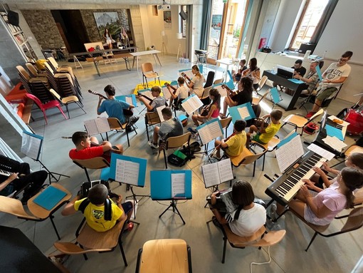 Ostana, tre giorni e mezzo di musica d’assieme: il campus dell’Accademia Paganini tra prove, concerti e vita collettiva Ostana, tre giorni e mezzo di musica d’assieme: il campus dell’Accademia Paganini tra prove, concerti e vita collettiva