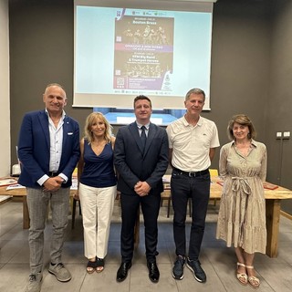 Nell'immagine, la presentazione dell'evento "Omaggio a Nini Rosso" a San Michele Mondovì, ospitata presso l'ATL del Cuneese