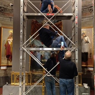 Saluzzo, Plazzo dei vescovi, allestimento in corso della mostra al restauro del Polittico di Oddone Pascale Saluzzo, Plazzo dei vescovi, allestimento in corso della mostra al restauro del Polittico di Oddone Pascale