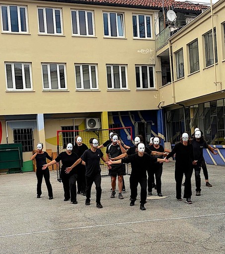 Alba, il teatro per tutti a 10 euro a domenica: parte il laboratorio di maschere allo Spazio Döm Alba, il teatro per tutti a 10 euro a domenica: parte il laboratorio di maschere allo Spazio Döm