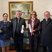 Dall’ulivo della memoria l’olio per la Pasqua: il dono del Questore alle Diocesi cuneesi