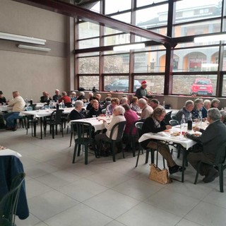 Il pranzo di Natale per gli anziani di Pagno