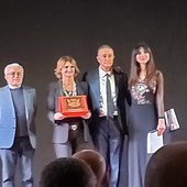 La consegna del premio speciale Milano Donna a Paola Gula