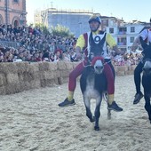 Domenica di festa ad Alba: sfilano i 1.200 figuranti e scatta il Palio degli Asini 2026 Domenica di festa ad Alba: sfilano i 1.200 figuranti e scatta il Palio degli Asini 2026