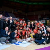 La Honda Cuneo Granda Volley festeggia la vittoria (foto di Danilo Ninotto) La Honda Cuneo Granda Volley festeggia la vittoria (foto di Danilo Ninotto)